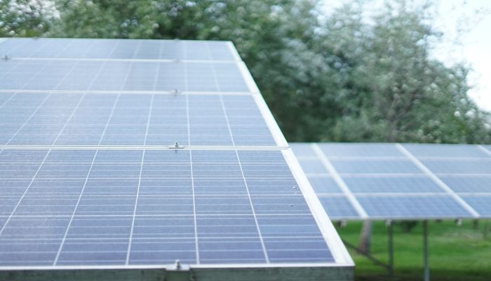 Panele fotowoltaiczne i Świecie to dobre połączenie