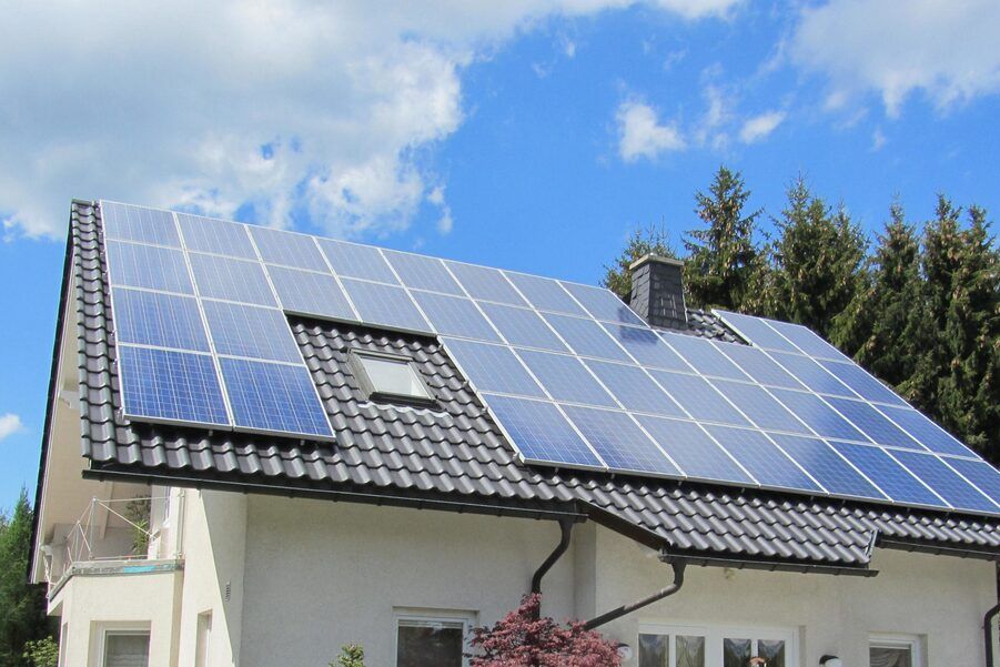 Co wpływa na wydajność paneli słonecznych?